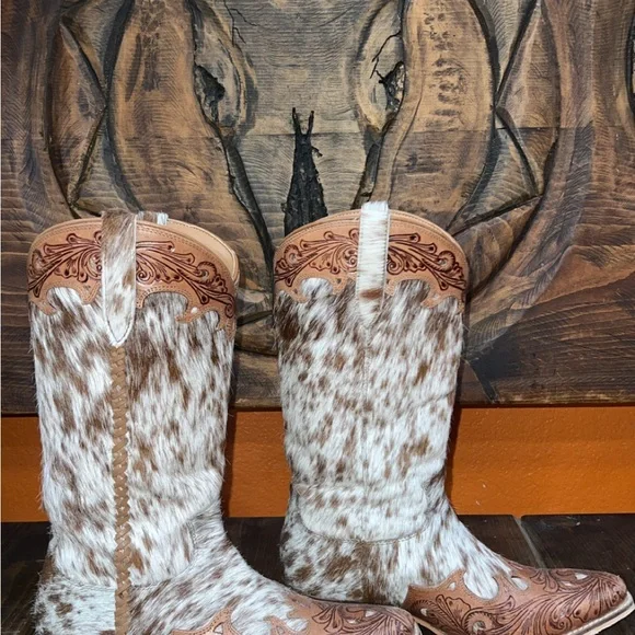 Western cowgirl cow hide boots - Picture 5 of 7
